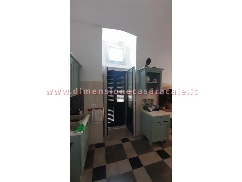 Infissi in legno di pino lamellare 14