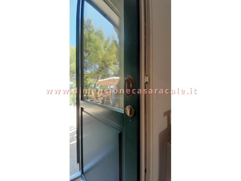 Infissi in legno di pino lamellare 17
