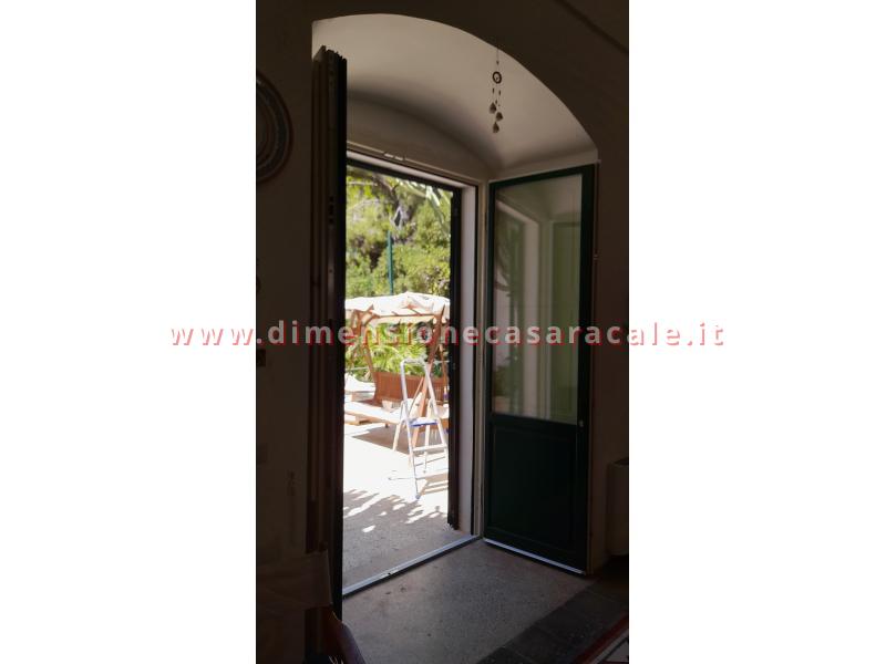 Infissi in legno di pino lamellare 4