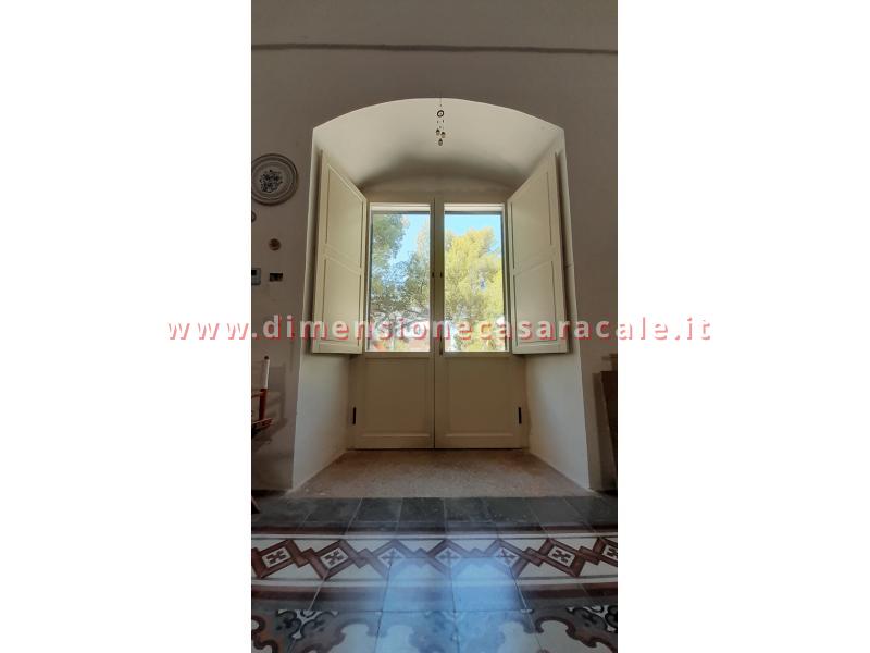 Infissi in legno di pino lamellare 12