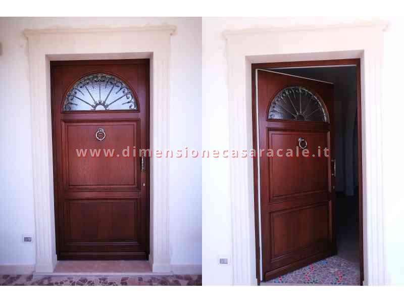 Portone d'ingresso in legno massello di Rovere tinto noce con grata in ferro battuto e vetro stile cattedrale 3 8