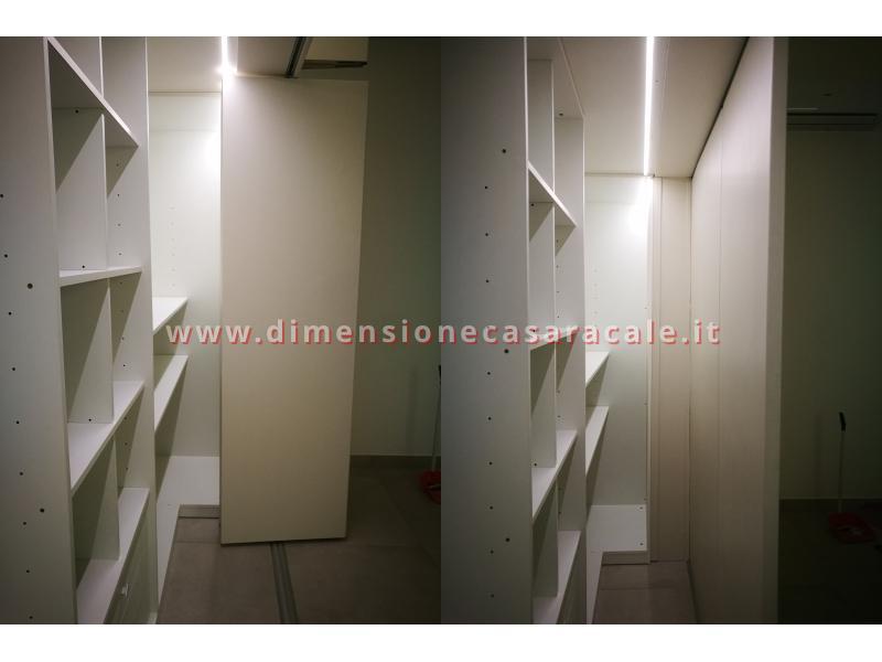 Realizzazione e installazione di cabina armadio in legno su misura con laccatura bianca 14