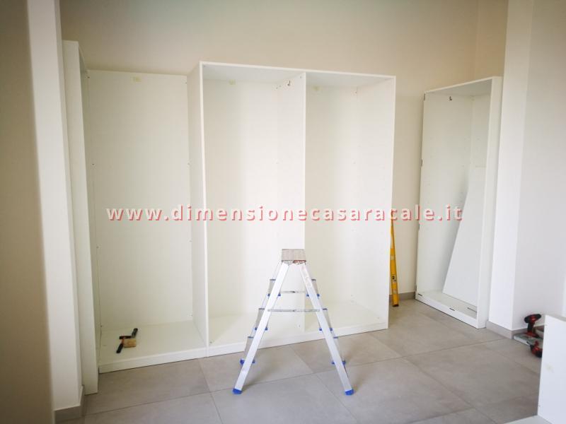 Realizzazione e installazione di cabina armadio in legno su misura con laccatura bianca 2 2