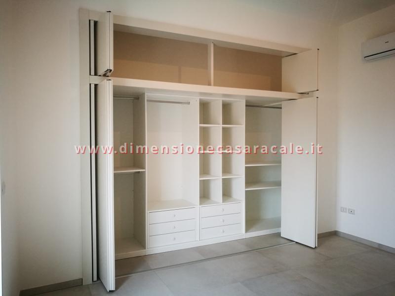 Realizzazione e installazione di cabina armadio in legno su misura con laccatura bianca 9 9
