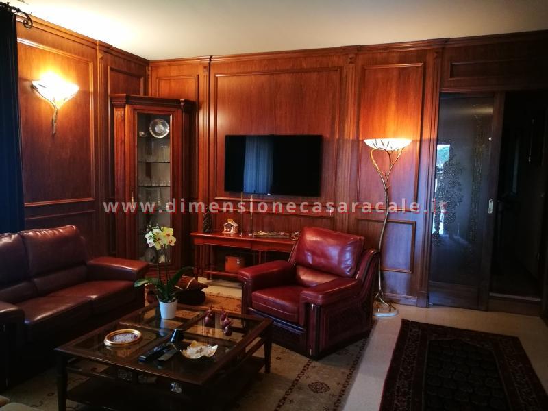 Realizzazione su misura di Boiserie in legno con radica in toulipier 14