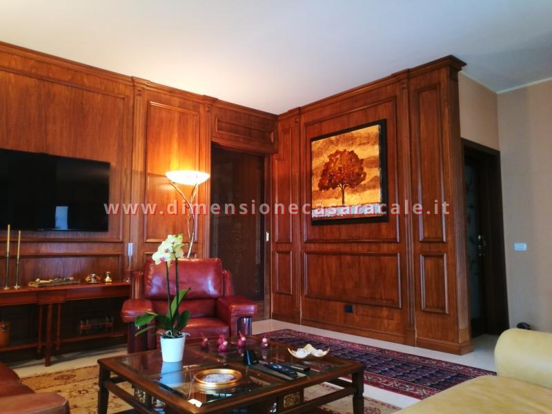 Realizzazione su misura di Boiserie in legno con radica in toulipier 16