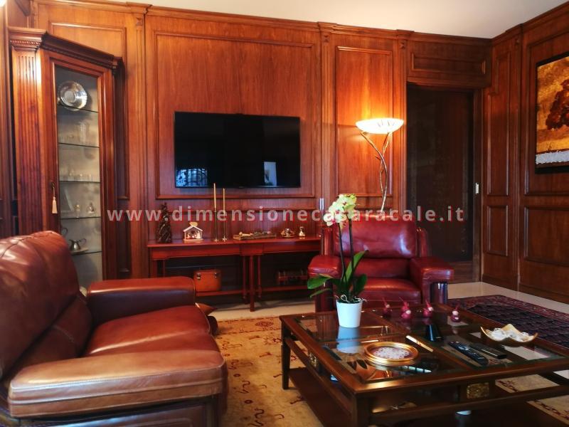 Realizzazione su misura di Boiserie in legno con radica in toulipier 17