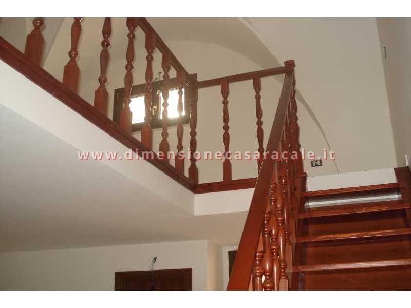 Realizzazione e installazione di scale in legno in abitazioni private 5 5