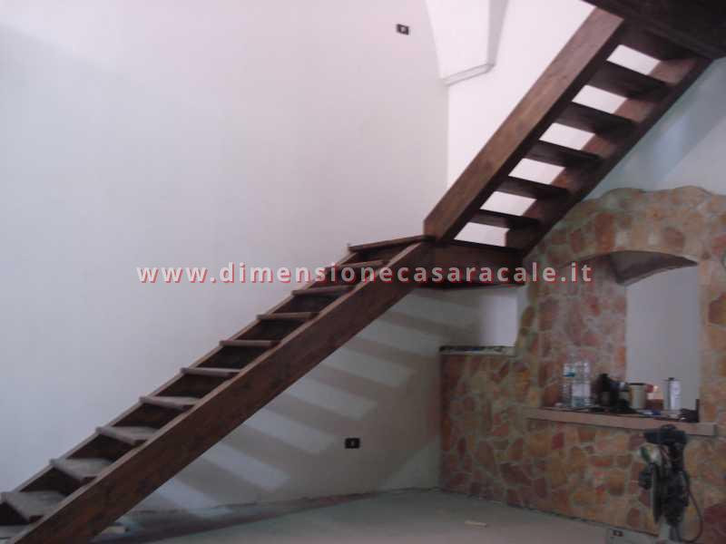 Realizzazione e installazione di scale in legno in abitazioni private 9 9